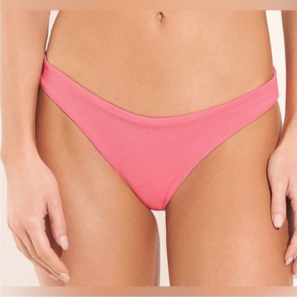 Maaji NWT Lipstick Rose Reversible Splendour Mid Rise
Bikini Bottoms Size M